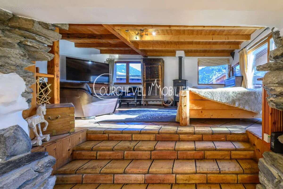 Maison à LES ALLUES