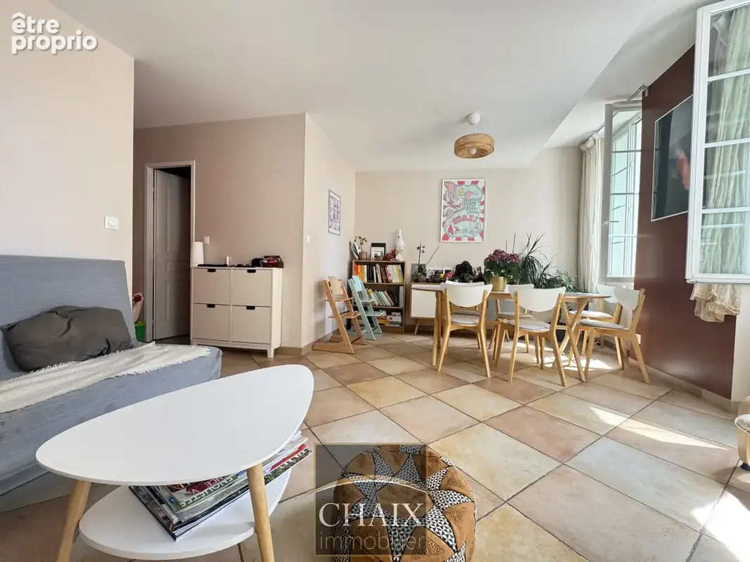 AUBAGNE CENTRE-VILLE   Charmante maison de ville avec terrasse, garage et caves - photo 3