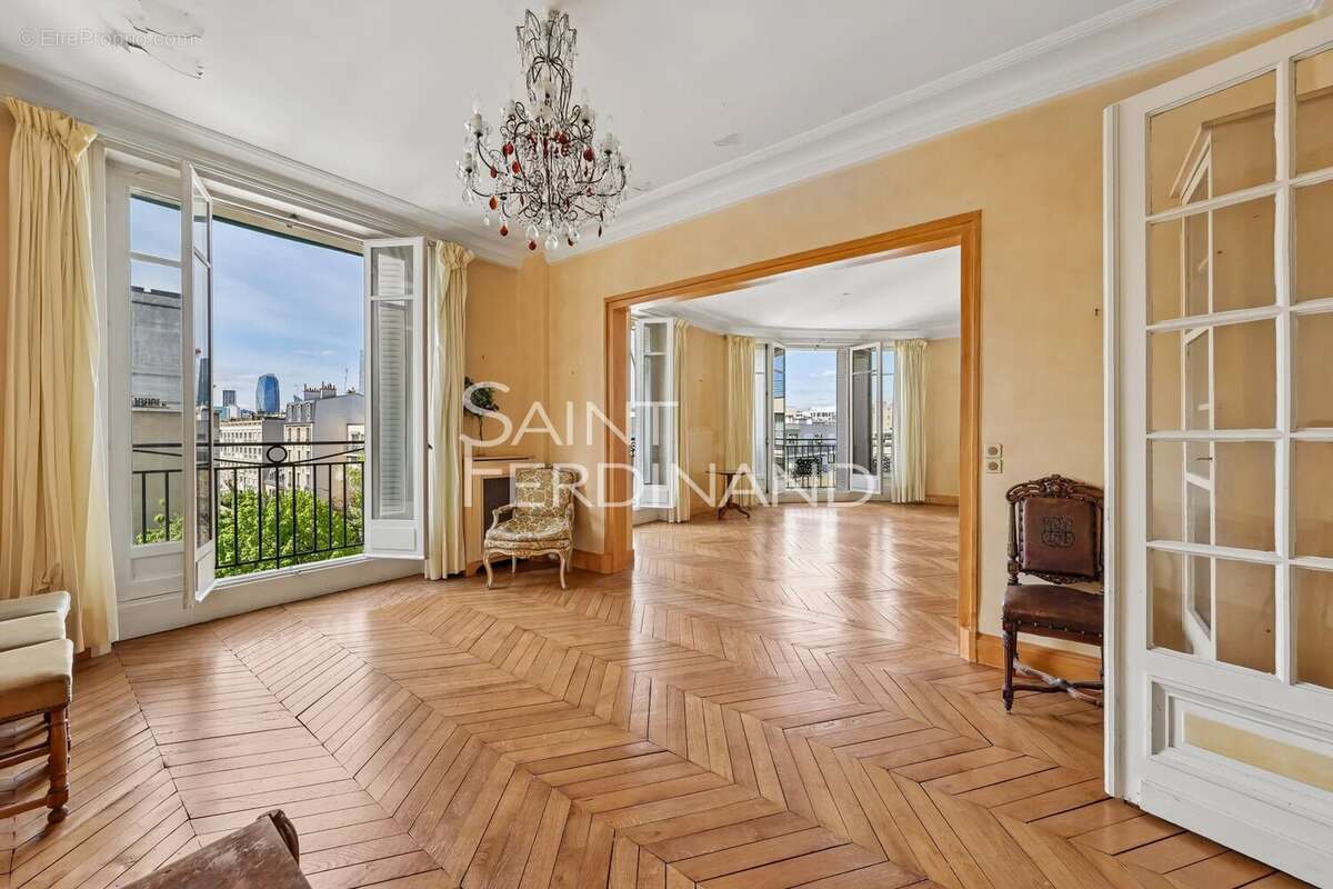 Appartement à NEUILLY-SUR-SEINE