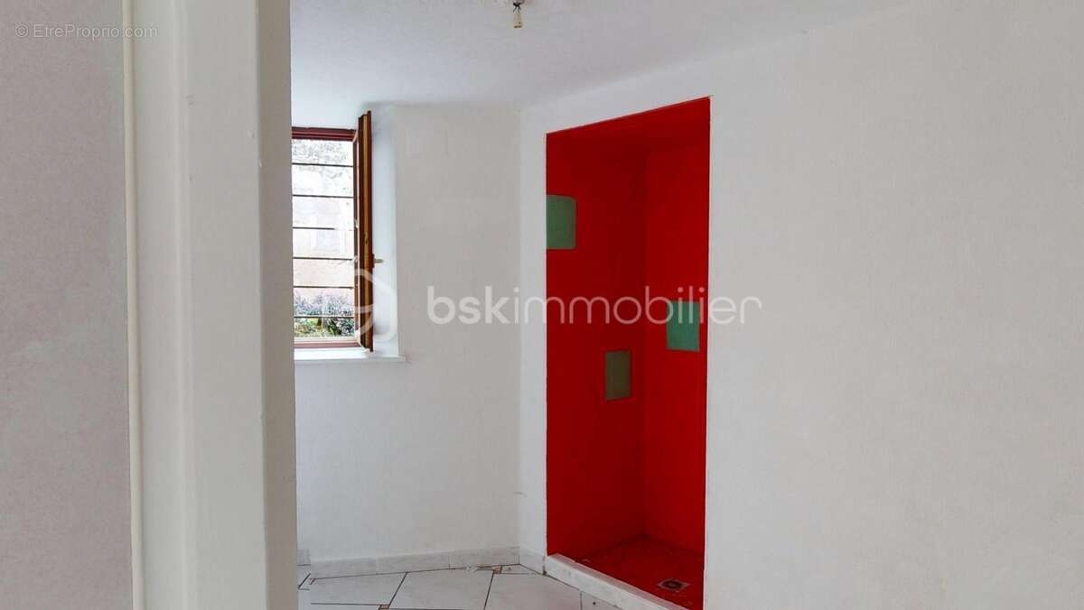 Maison  Fougerolles composée de : (un ancien local commercial , un T1 et un T3) - photo 14