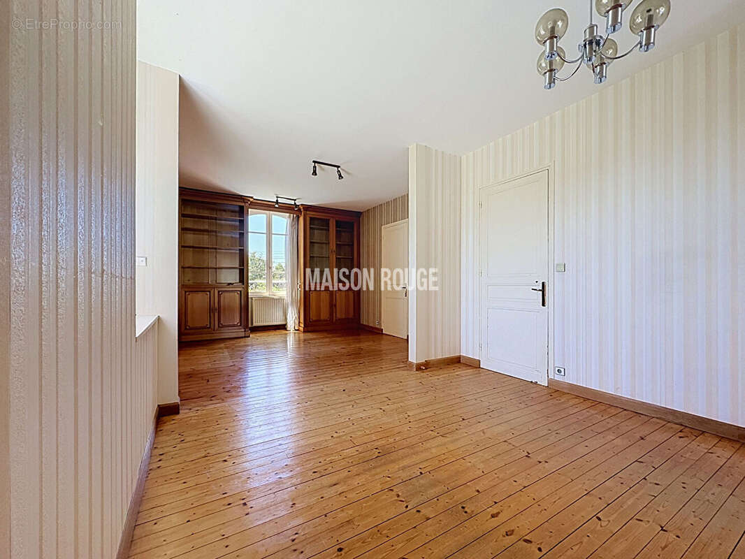 Maison en pierre rénovée avec gîte indépendant à vendre à Binic dans un environnement calme proche du centre - photo 6