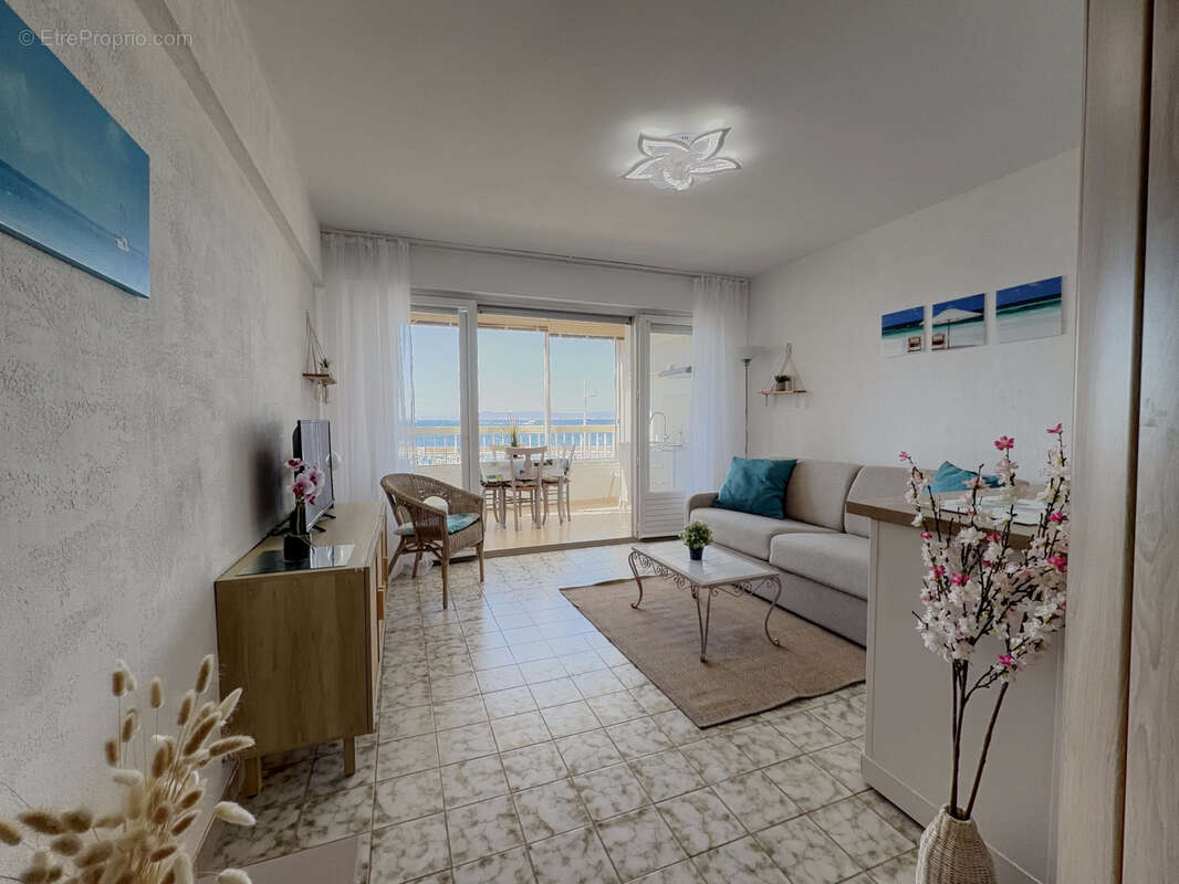 Appartement à SIX-FOURS-LES-PLAGES