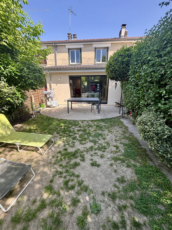 Maison à SAINTE-GENEVIEVE-DES-BOIS
