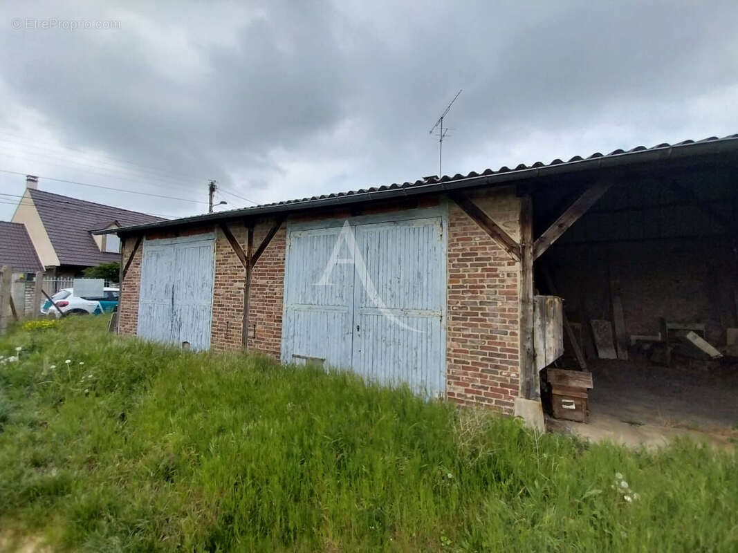 Terrain à LES MUREAUX