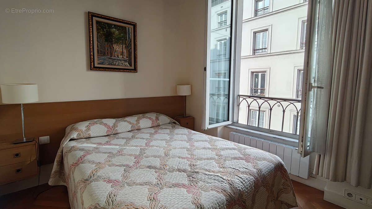 Appartement à PARIS-1E