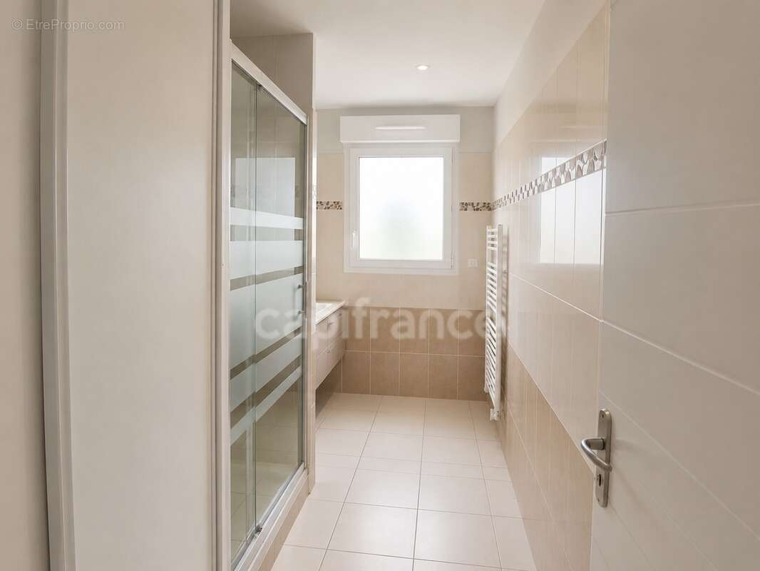 Appartement T4 de standing avec terrasse, climatisation, garage et aperçu mer - photo 10