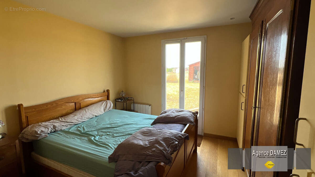 SAINVILLE (28700) - Maison de plain-pied de 2008 - 80 m² - 2 chambres - Terrain de 1 100 m² - Double garage - Greniers aménageab - photo 9