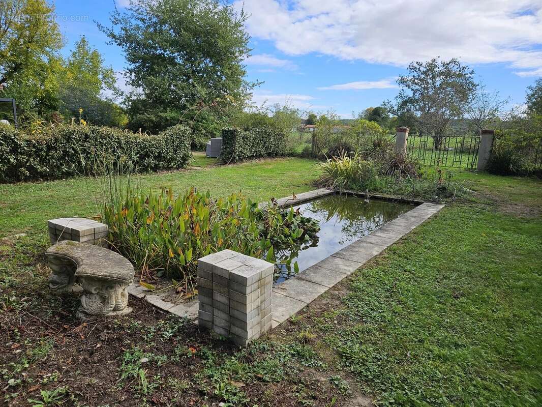 Maison à LABATUT-RIVIERE