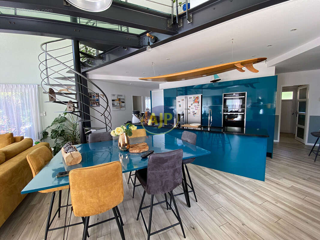 Maison à VENDAYS-MONTALIVET