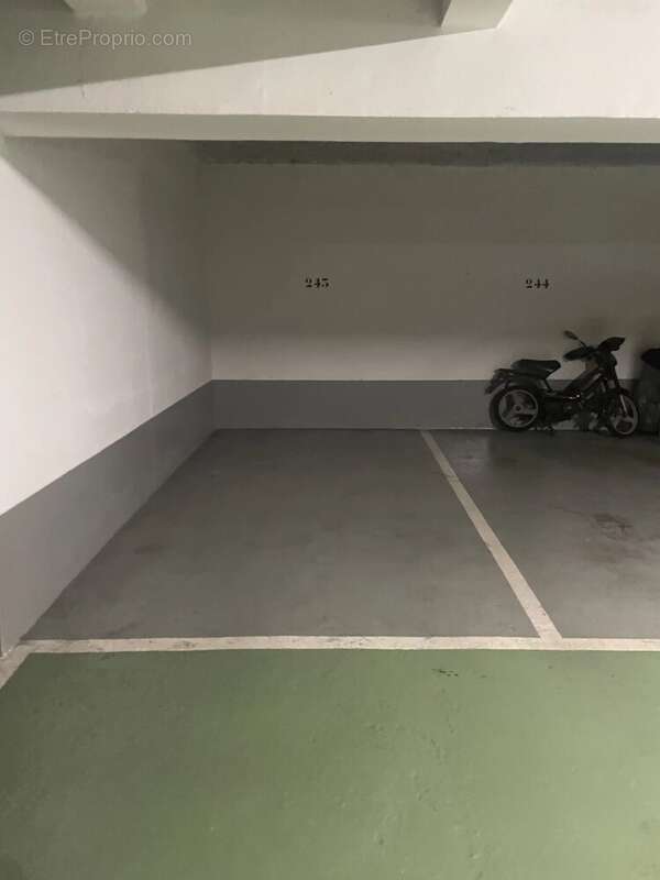 Parking à PARIS-14E