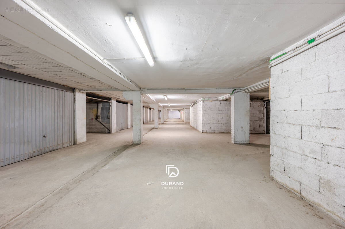 Parking à MARSEILLE-10E