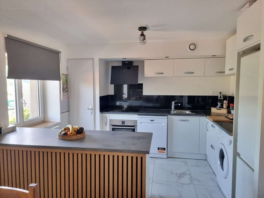 Appartement 57 m² à Givors  - photo 2