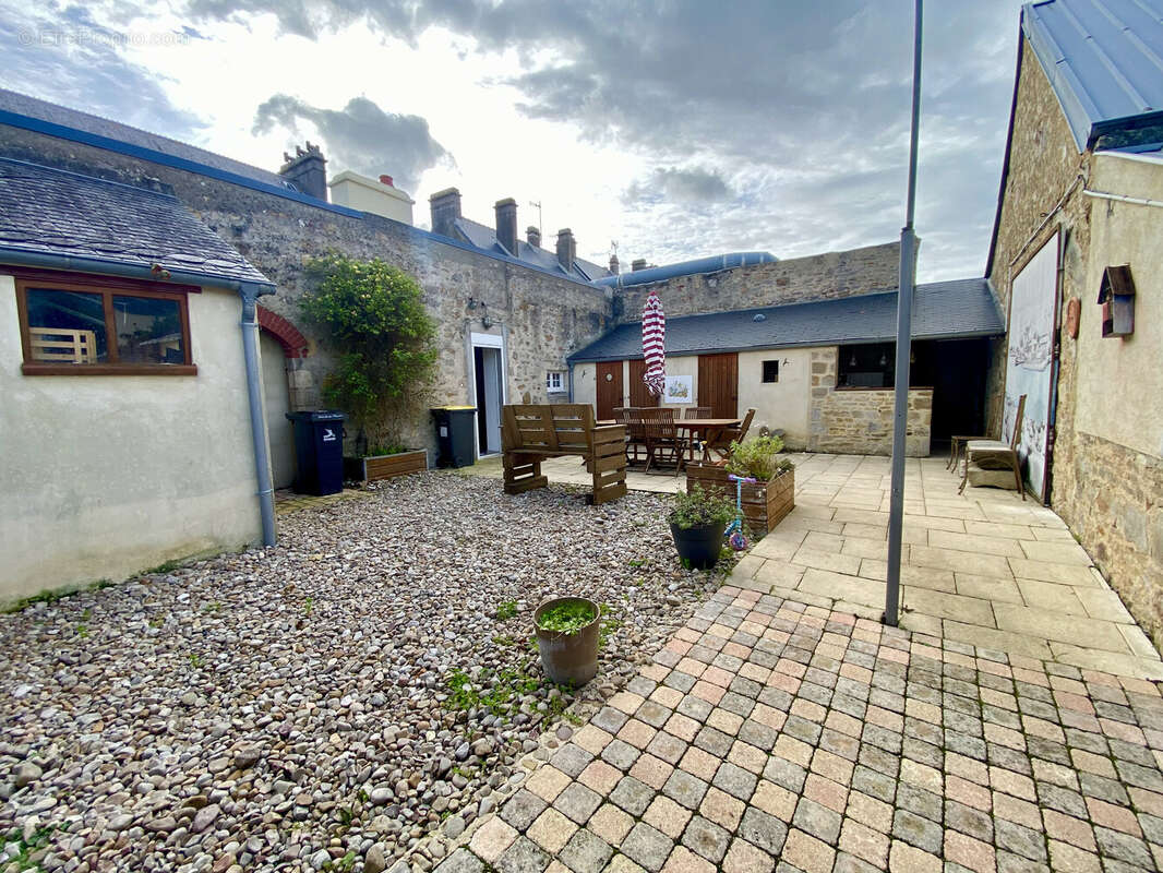Appartement à MONTEBOURG