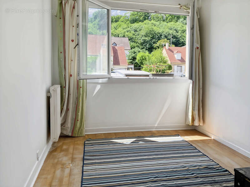Dpt Yvelines (78), à vendre SAINT CYR L'ECOLE appartement T4 de 74 m² - photo 6