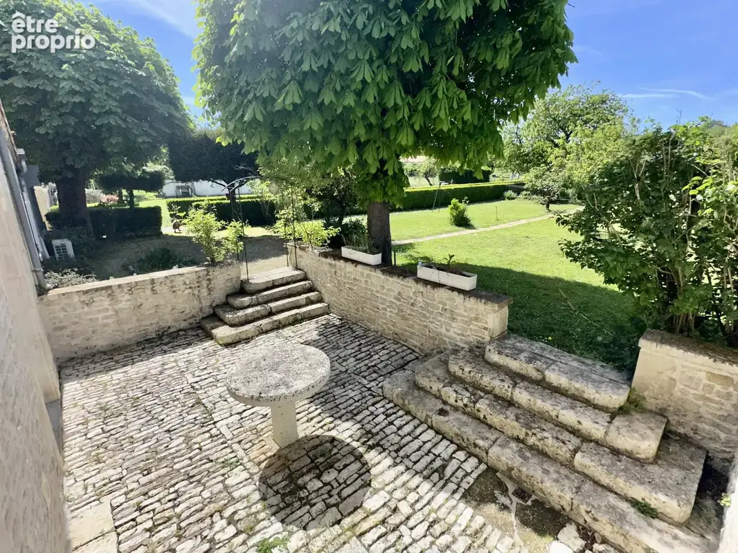 Logis du XVIe siècle rénové et proche de Ruffec - photo 16