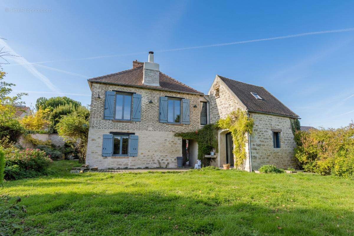 Maison à OINVILLE-SUR-MONTCIENT