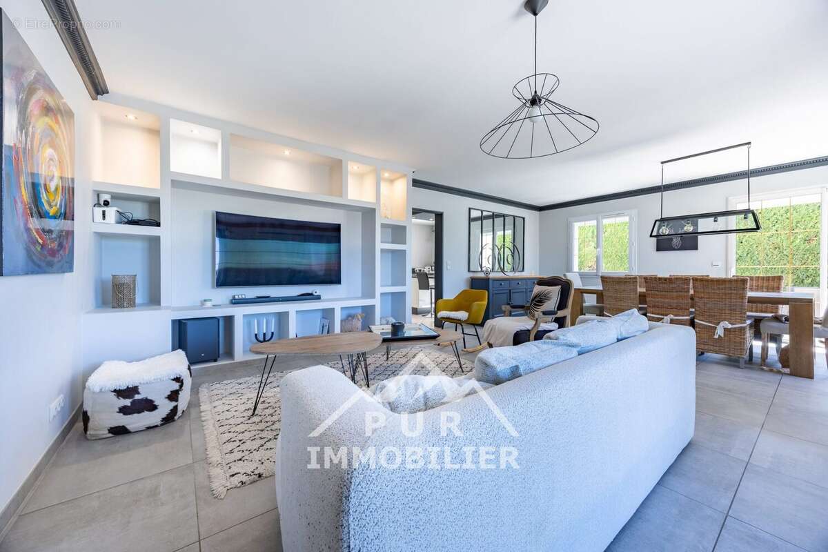 Maison à SAINT-CERGUES