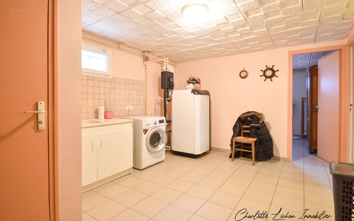 Maison à CREUZIER-LE-VIEUX