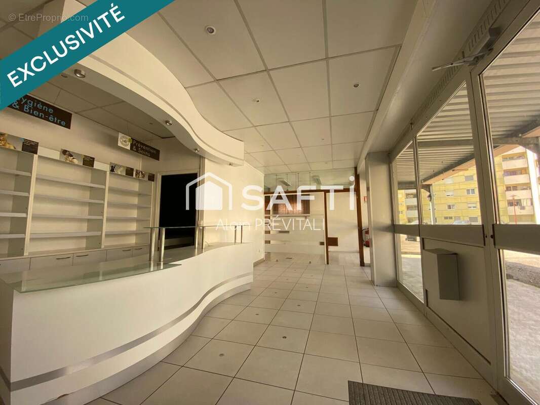 Photo 4 - Commerce à MONTREAL-LA-CLUSE