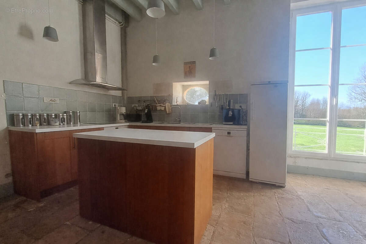 Maison 286 m² à Echire  - photo 4