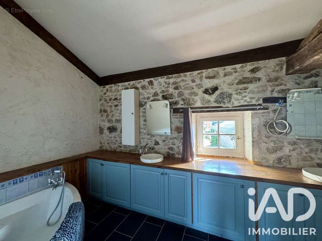 Maison 204 m² à Saint-Maurice-Des-Lions  - photo 9