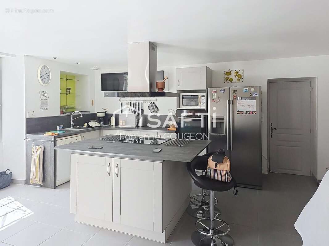 Photo 2 - Maison à ROULLET-SAINT-ESTEPHE