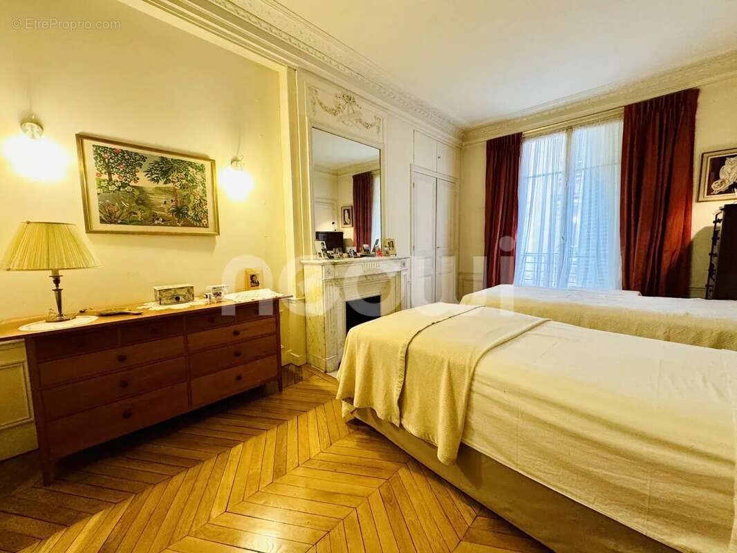 Appartement à PARIS-17E