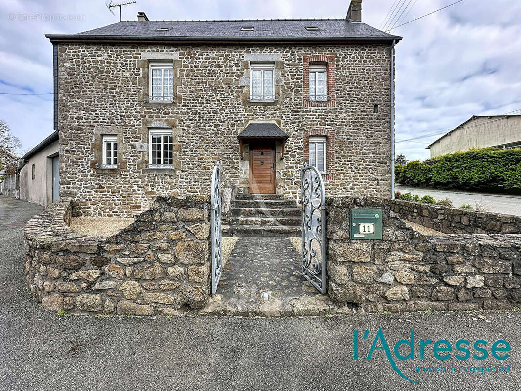Maison à SAINT-GEORGES-BUTTAVENT