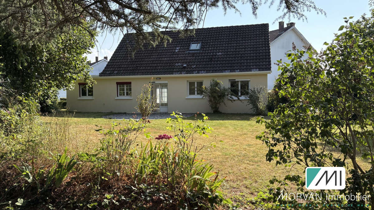 Maison à LE MESNIL-SAINT-DENIS