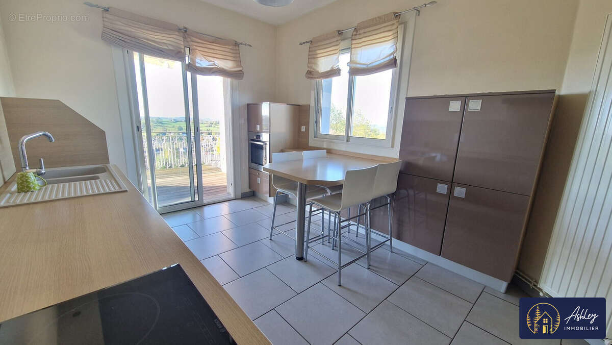 Maison 7 pièces MAURIAC - Maison à MAURIAC