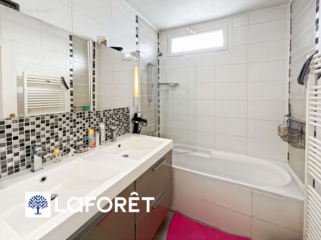 Appartement à SAINTE-GENEVIEVE-DES-BOIS