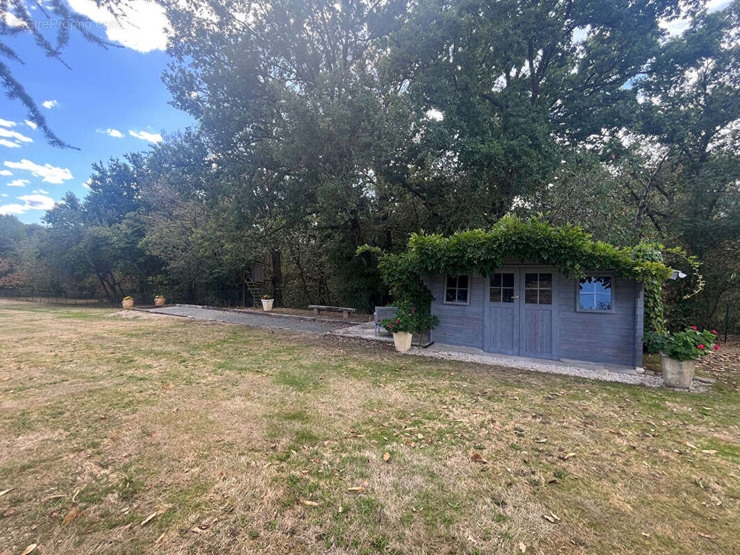 Maison à NOTRE-DAME-DE-SANILHAC