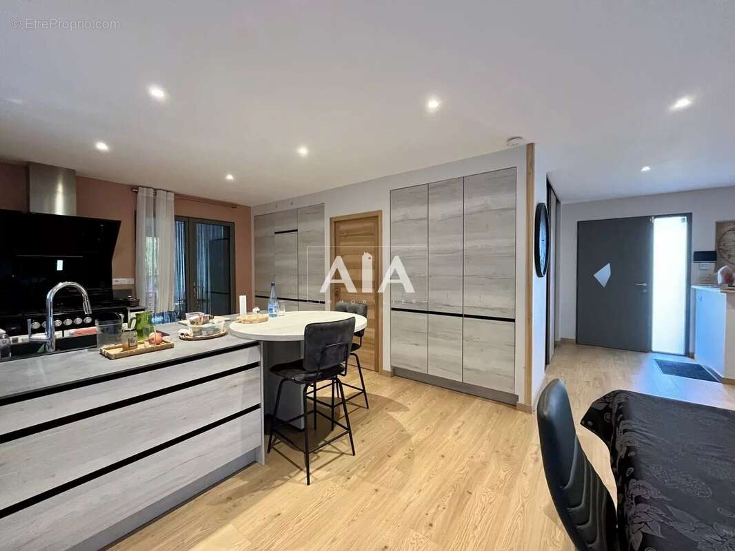 Maison à NANTEUIL-EN-VALLEE