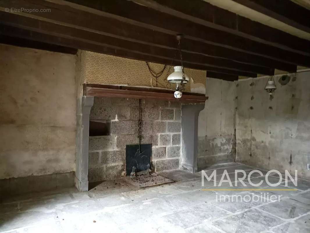 Maison à SAINT-MERD-LA-BREUILLE