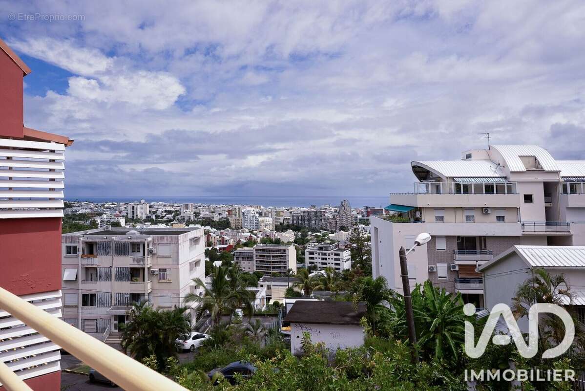 Appartement 46 m² à Saint-Denis  - photo 2