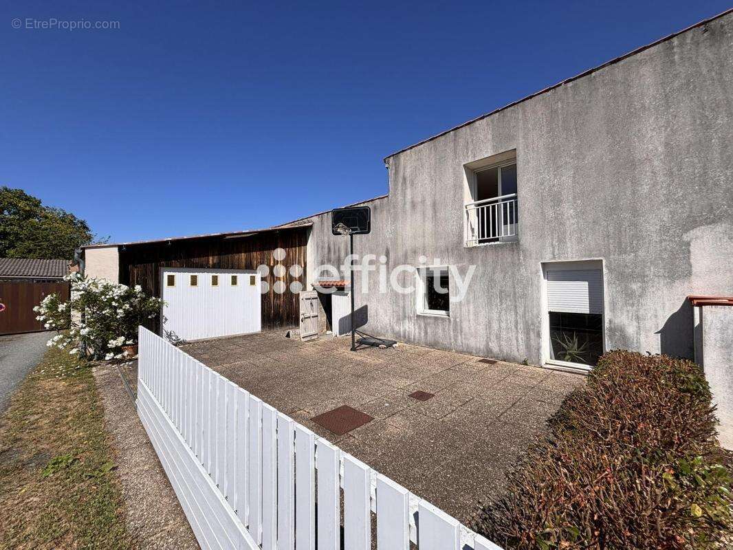 Maison 193 m² à Dompierre-Sur-Mer  - photo 12