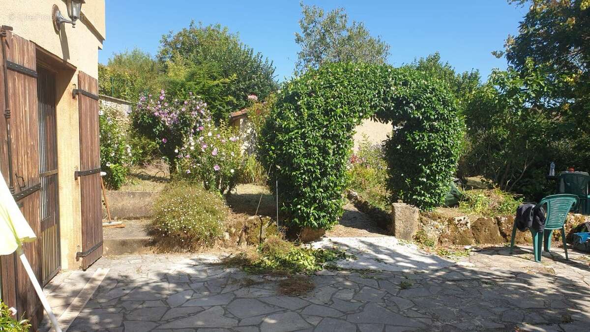 Maison à SAINT-PARDOUX-ET-VIELVIC