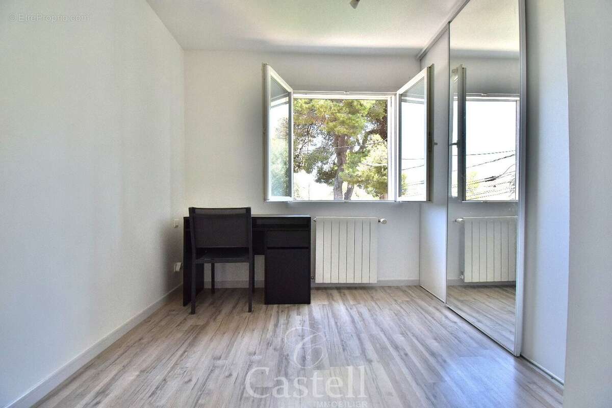 *** Villa type 5 + piscine + double garage *** - photo 12