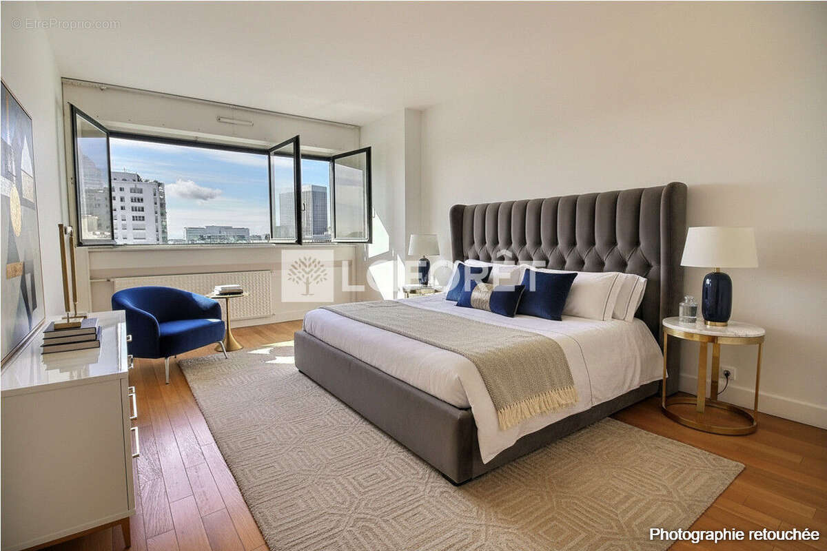 Appartement à COURBEVOIE