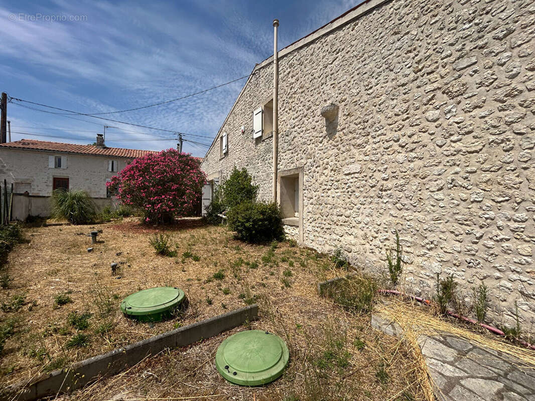 Maison à SAINTE-GEMME
