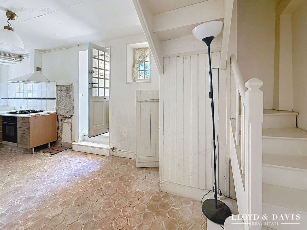 Maison 142 m² à Talmont-Sur-Gironde  - photo 3