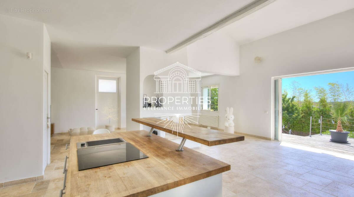 Bormes - le pin - maison de 143m² - garage - dependance - piscine - photo 4