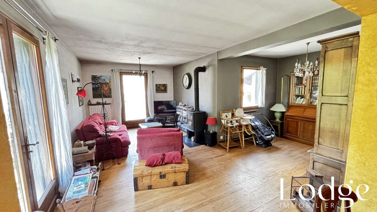 Maison 150 m² à Villar-Saint-Pancrace  - photo 2