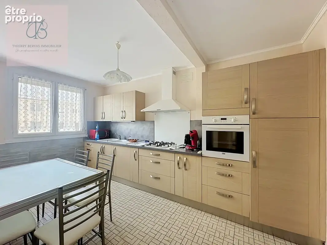 Une maison familiale, 4 chambres, avec jardin et garage - photo 2
