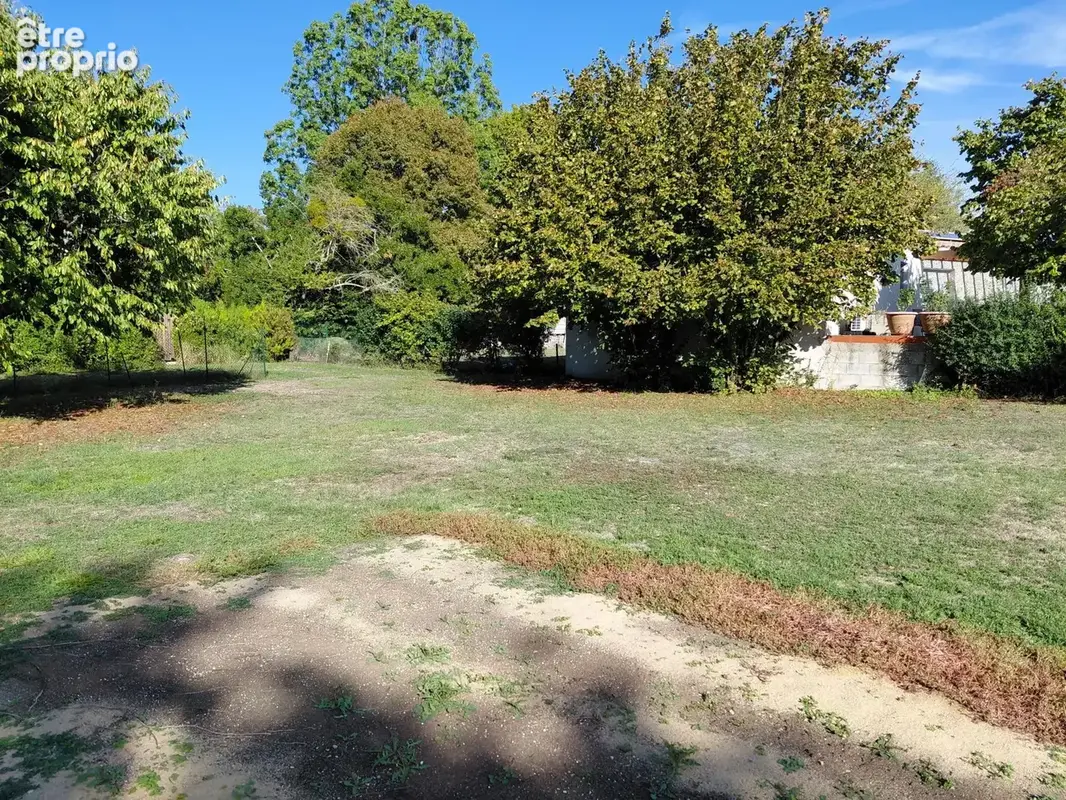 Terrain à bâtir de 900 m² à SAINTES (17) - photo 3