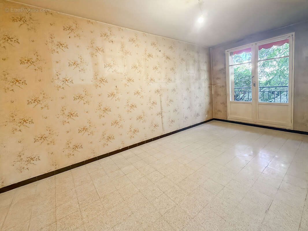 A vendre - Appartement 4 pièces - 74 m²  habitable - Marseille  12e - Les Caillols - photo 8