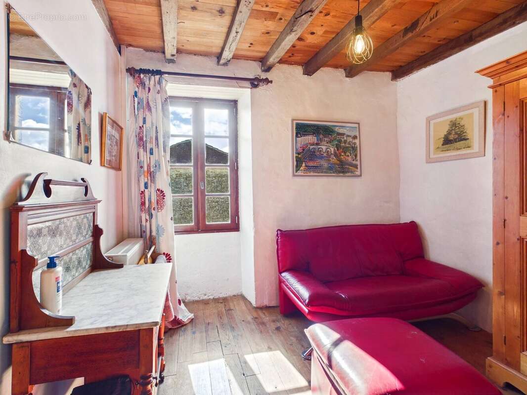 Maison à LA TOUR-BLANCHE