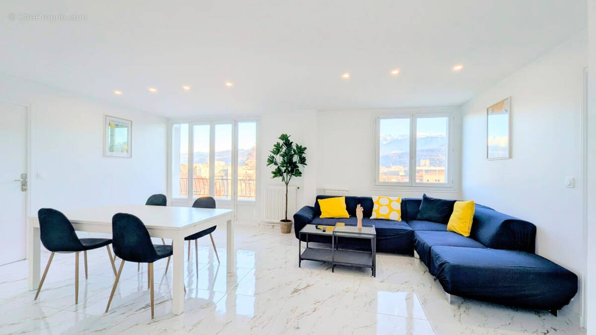 Appartement à SAINT-MARTIN-D'HERES