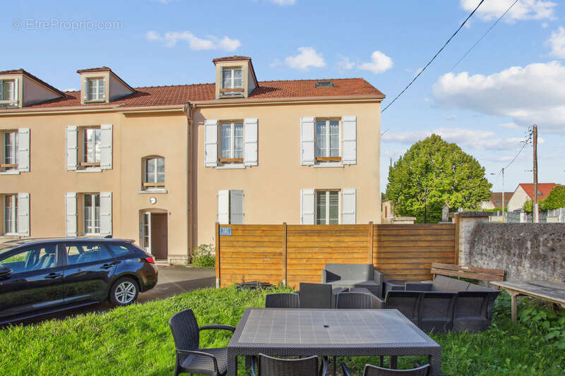 Appartement à MORIGNY-CHAMPIGNY