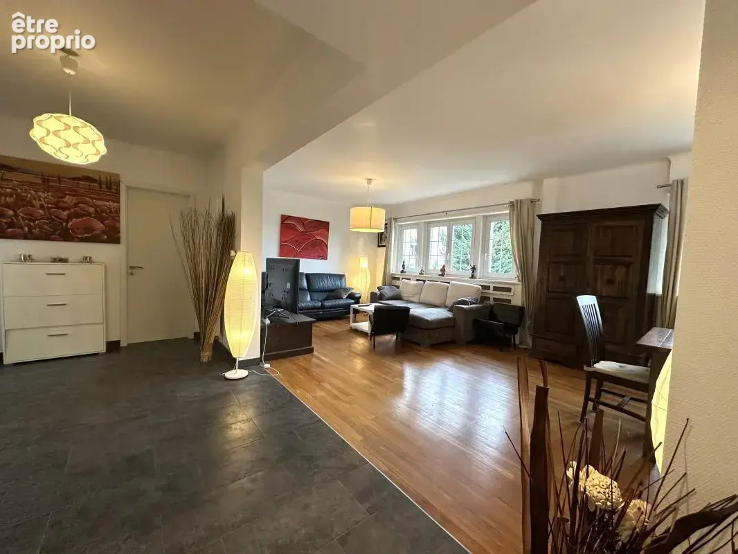 PFASTATT – grande villa avec piscine extérieure et appartement en rez-de-jardin - photo 9